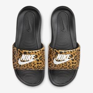 Sz 9 women’s Victoria slides